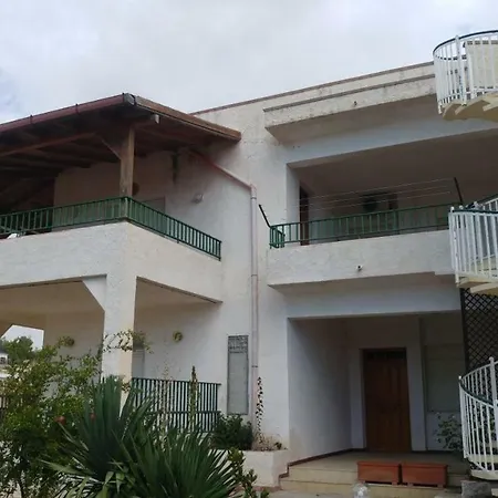 Holiday Beach San Giorgio * שאקה